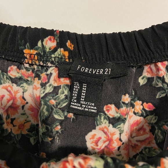 Black Floral Summer Romper - Picture 6 of 6